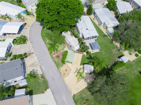 A home in LAKE WALES