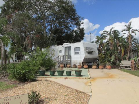 A home in LAKE WALES