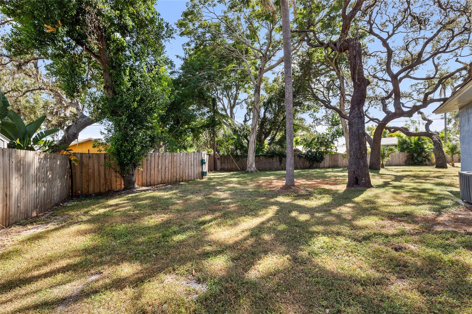 SHADOW LAWN - Residential