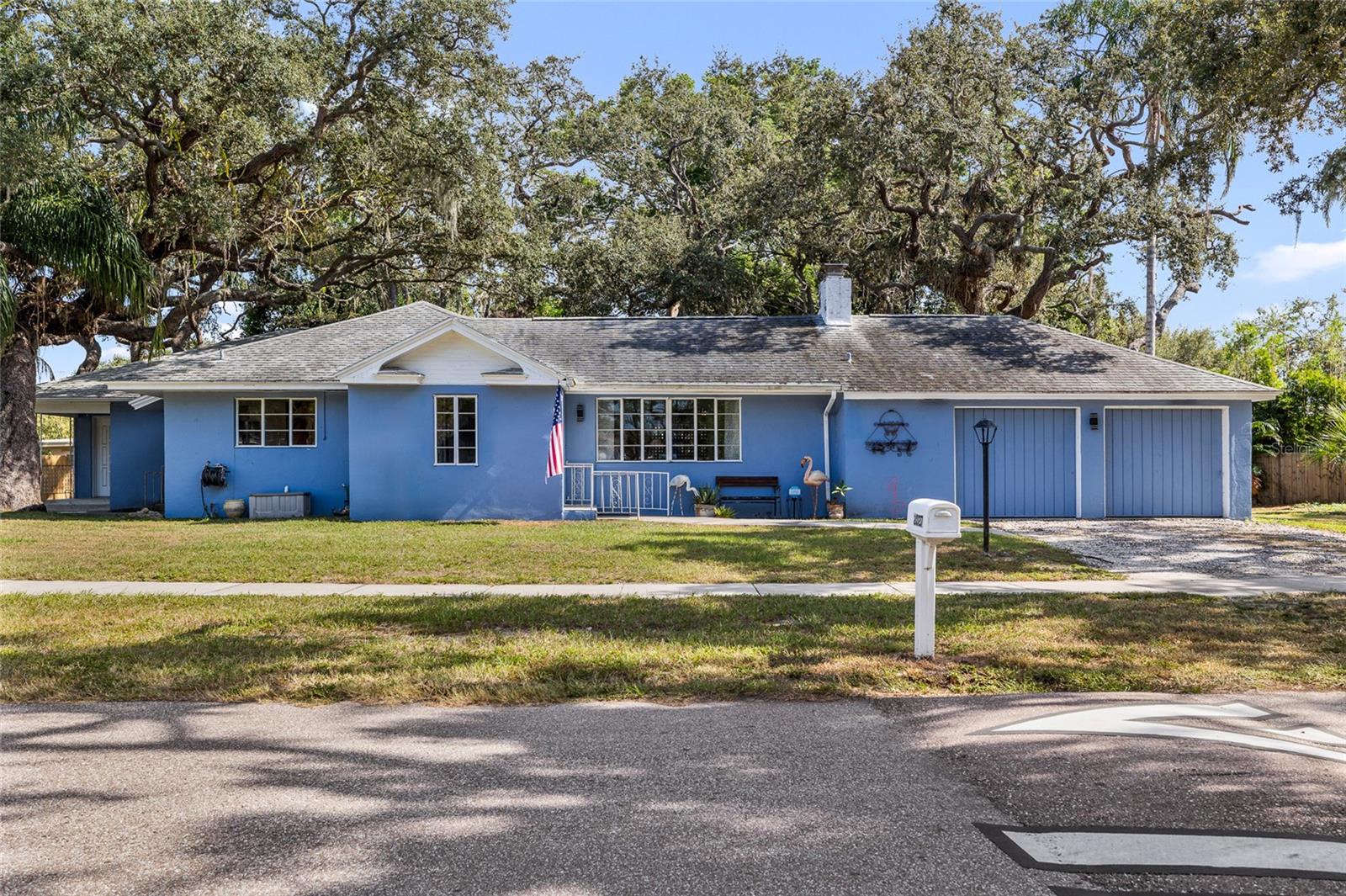 SHADOW LAWN - Residential