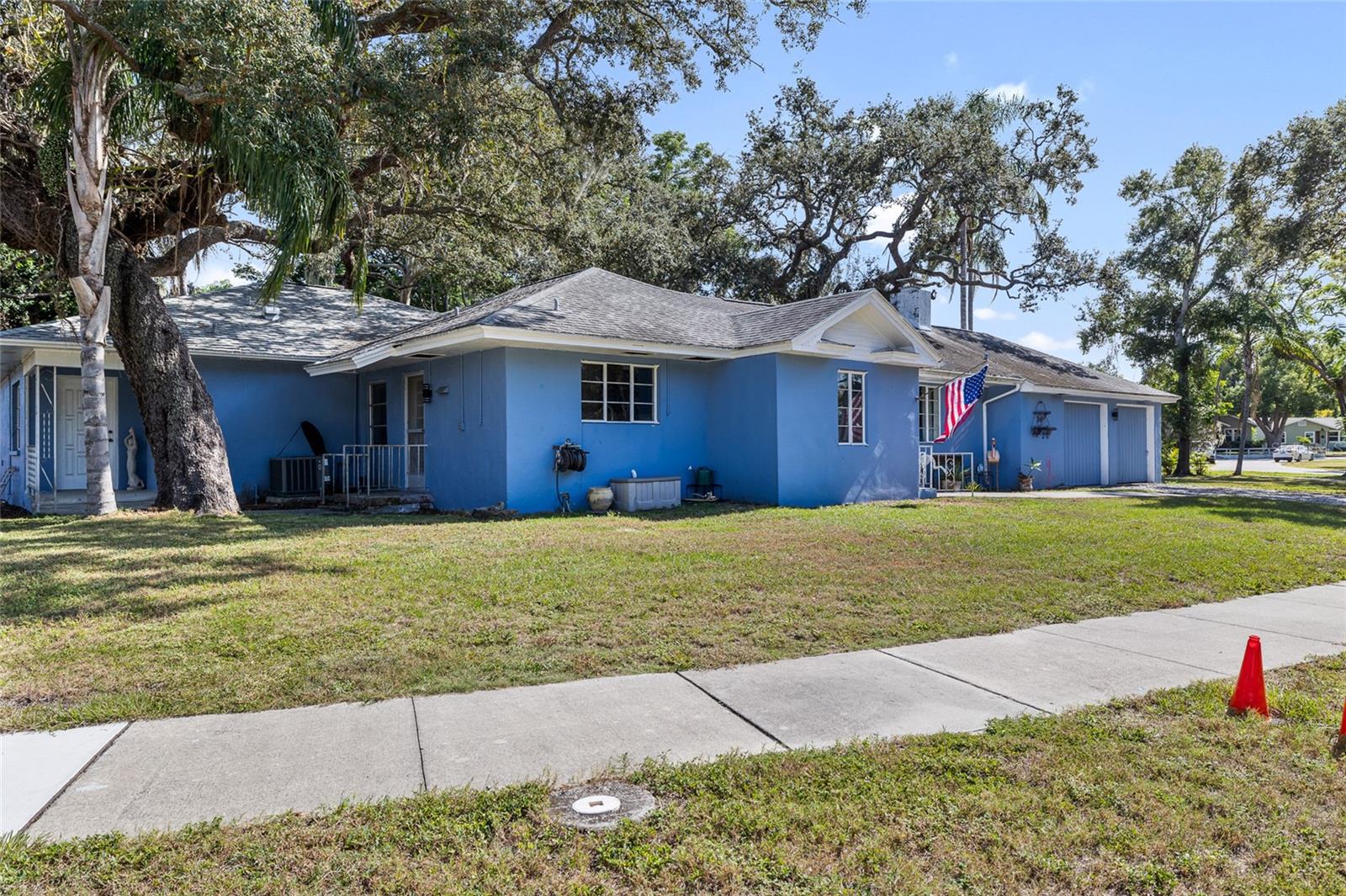 SHADOW LAWN - Residential