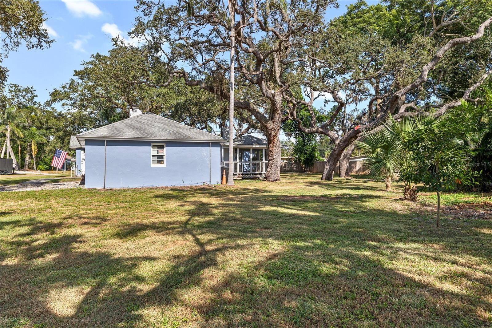 SHADOW LAWN - Residential