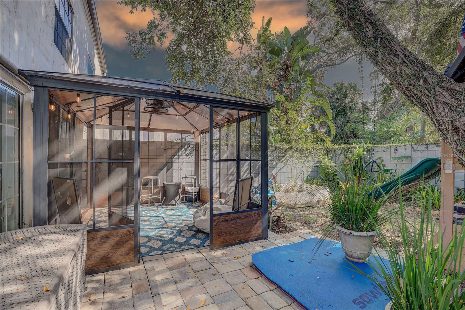 SUNSET PARK - Residential