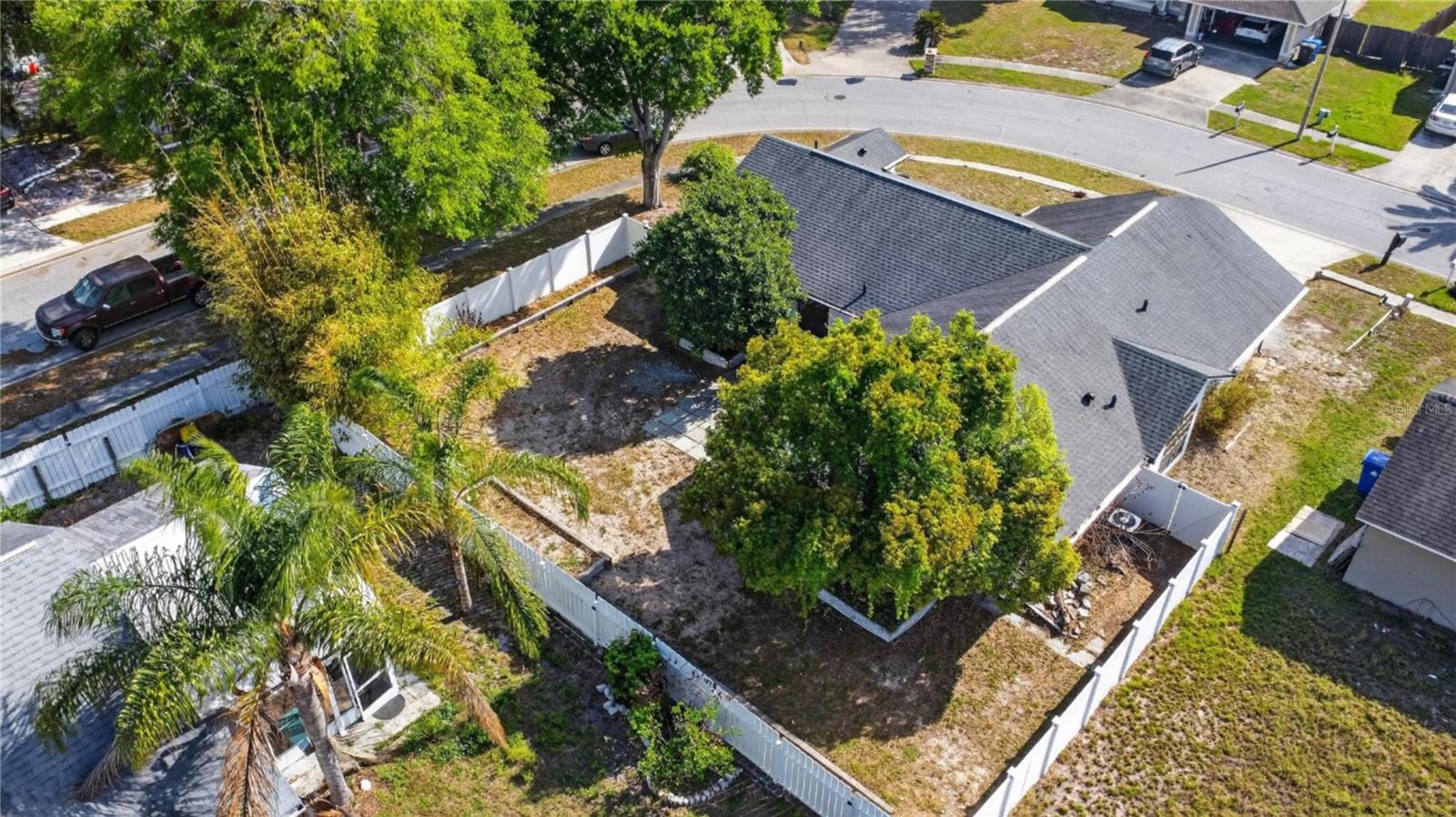 2075 HEDGEROW CIRCLE