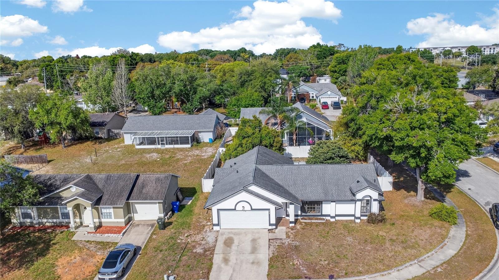 2075 HEDGEROW CIRCLE