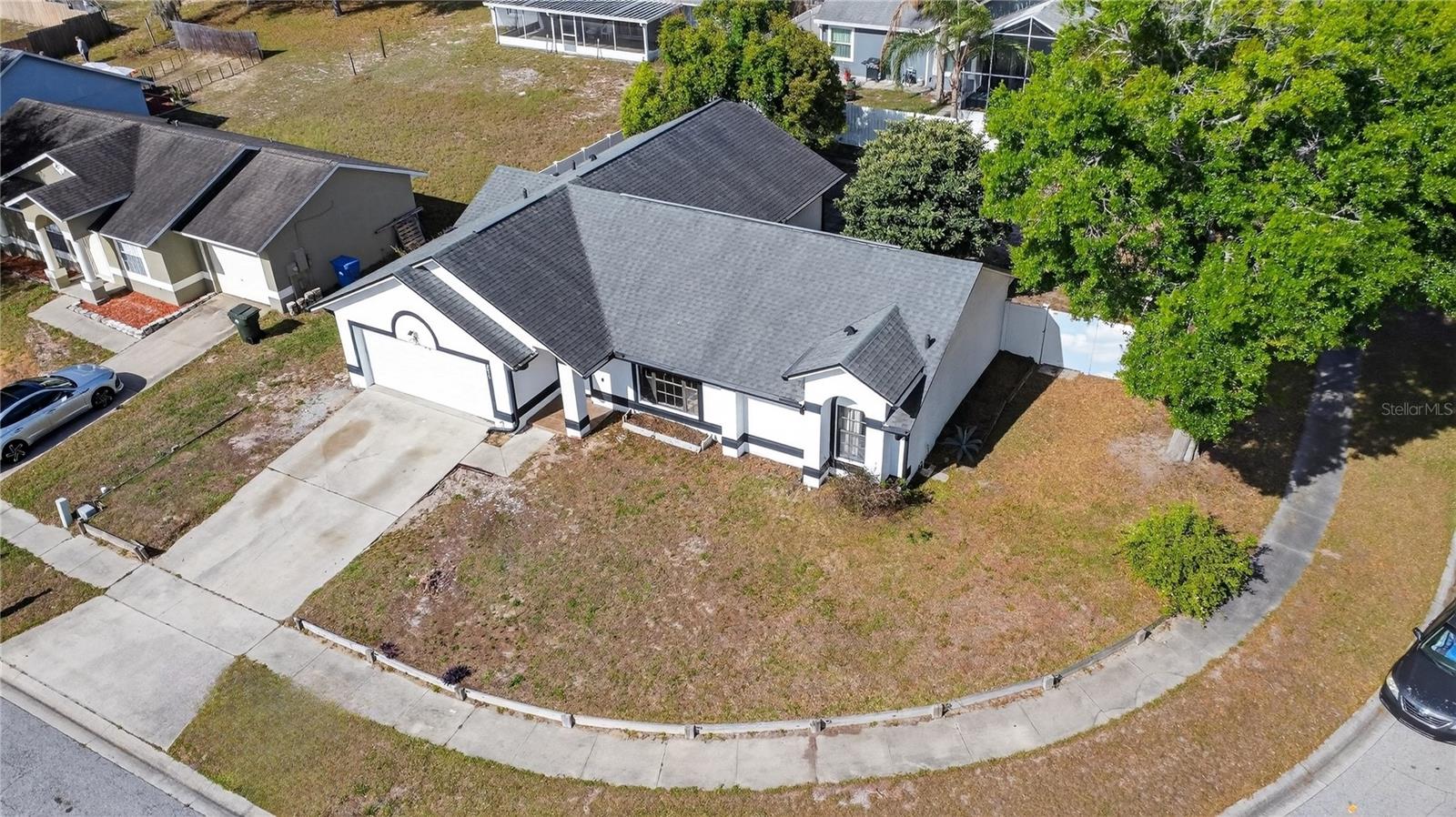 2075 HEDGEROW CIRCLE