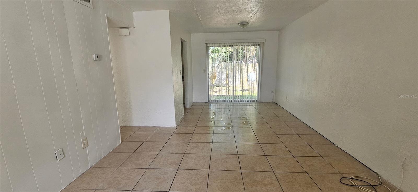 MASON & CARSWELLS HOLLY HILL - Residential Lease