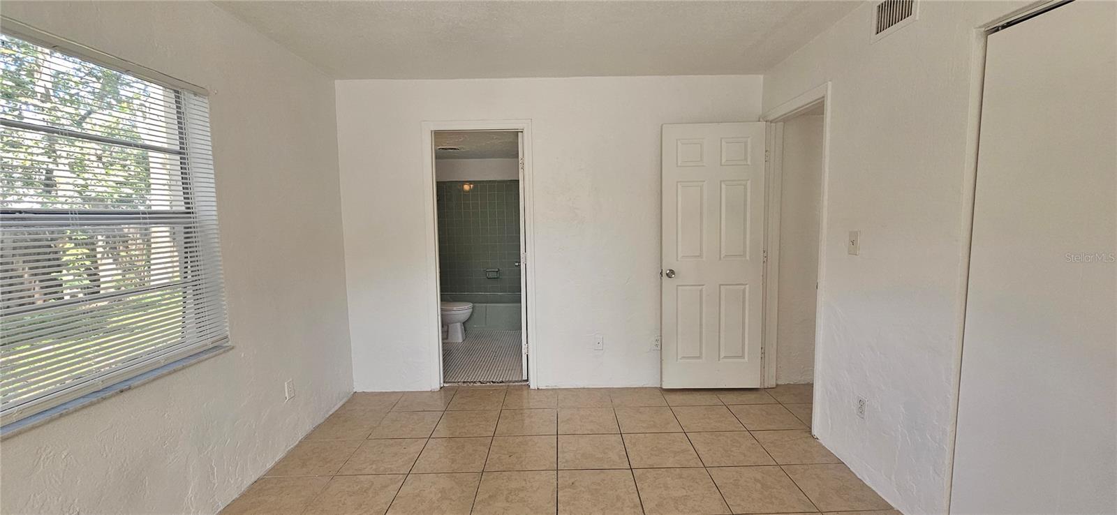 MASON & CARSWELLS HOLLY HILL - Residential Lease