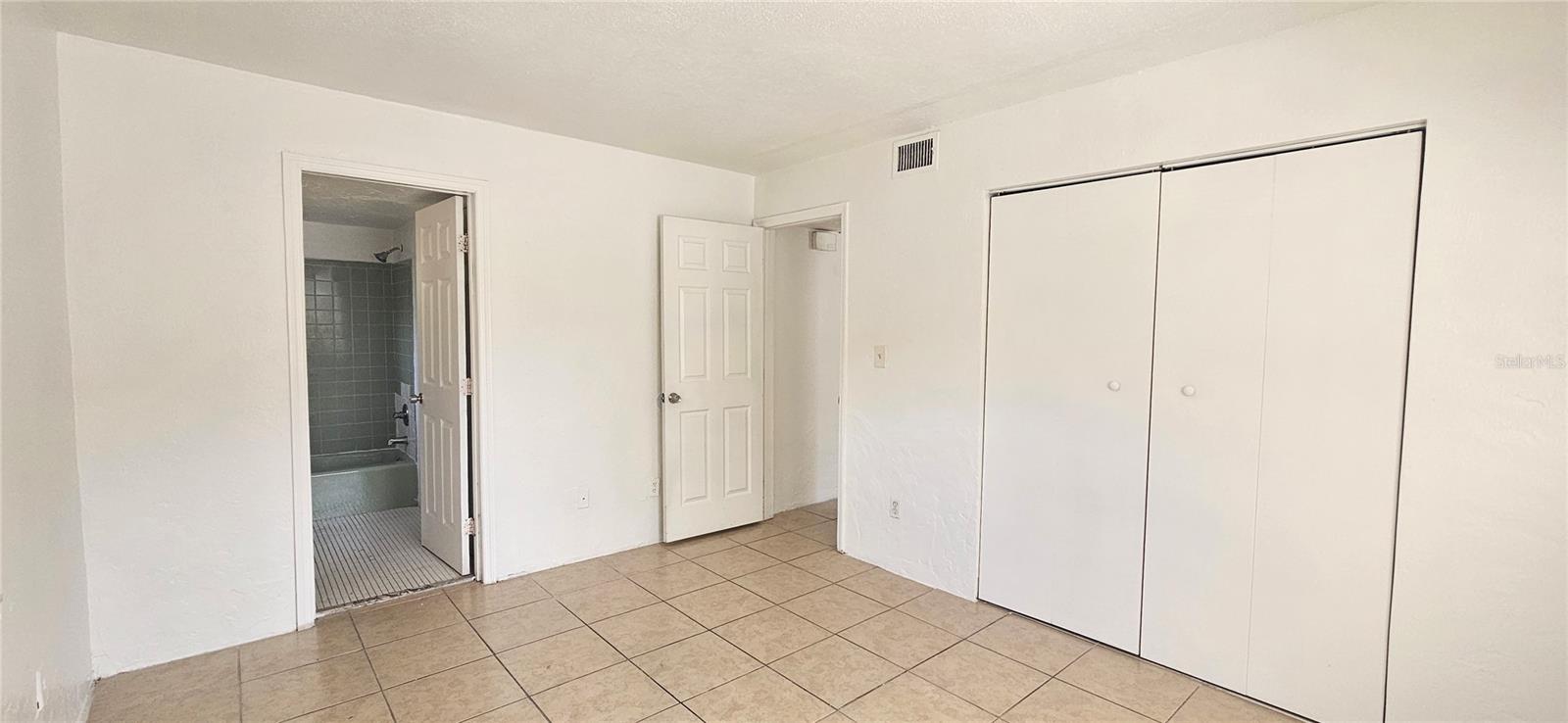 MASON & CARSWELLS HOLLY HILL - Residential Lease