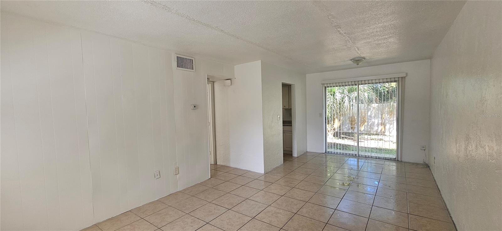 MASON & CARSWELLS HOLLY HILL - Residential Lease