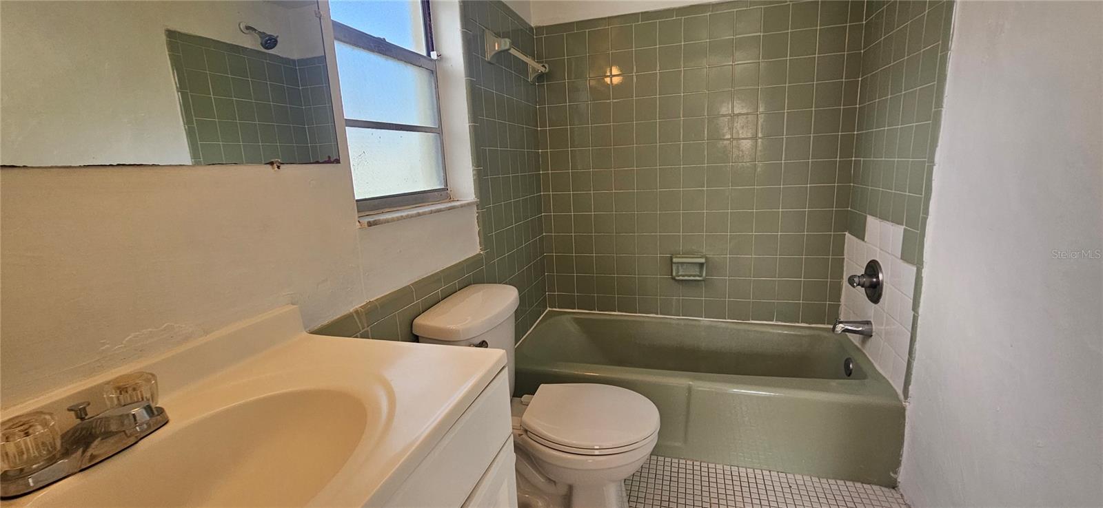 MASON & CARSWELLS HOLLY HILL - Residential Lease
