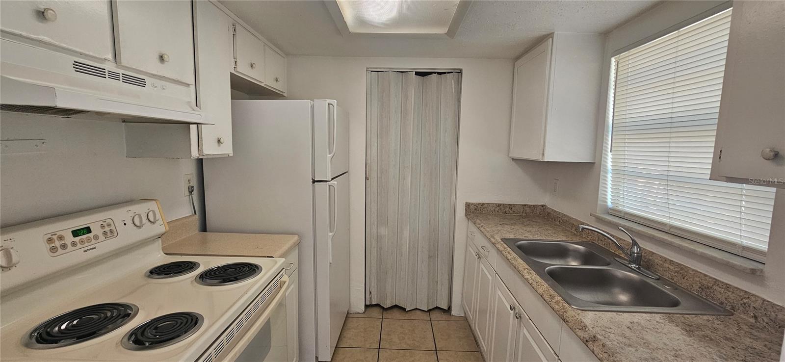MASON & CARSWELLS HOLLY HILL - Residential Lease