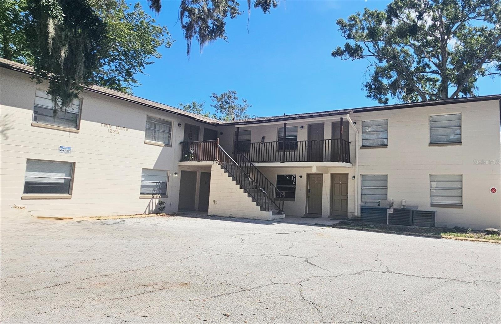 MASON & CARSWELLS HOLLY HILL - Residential Lease