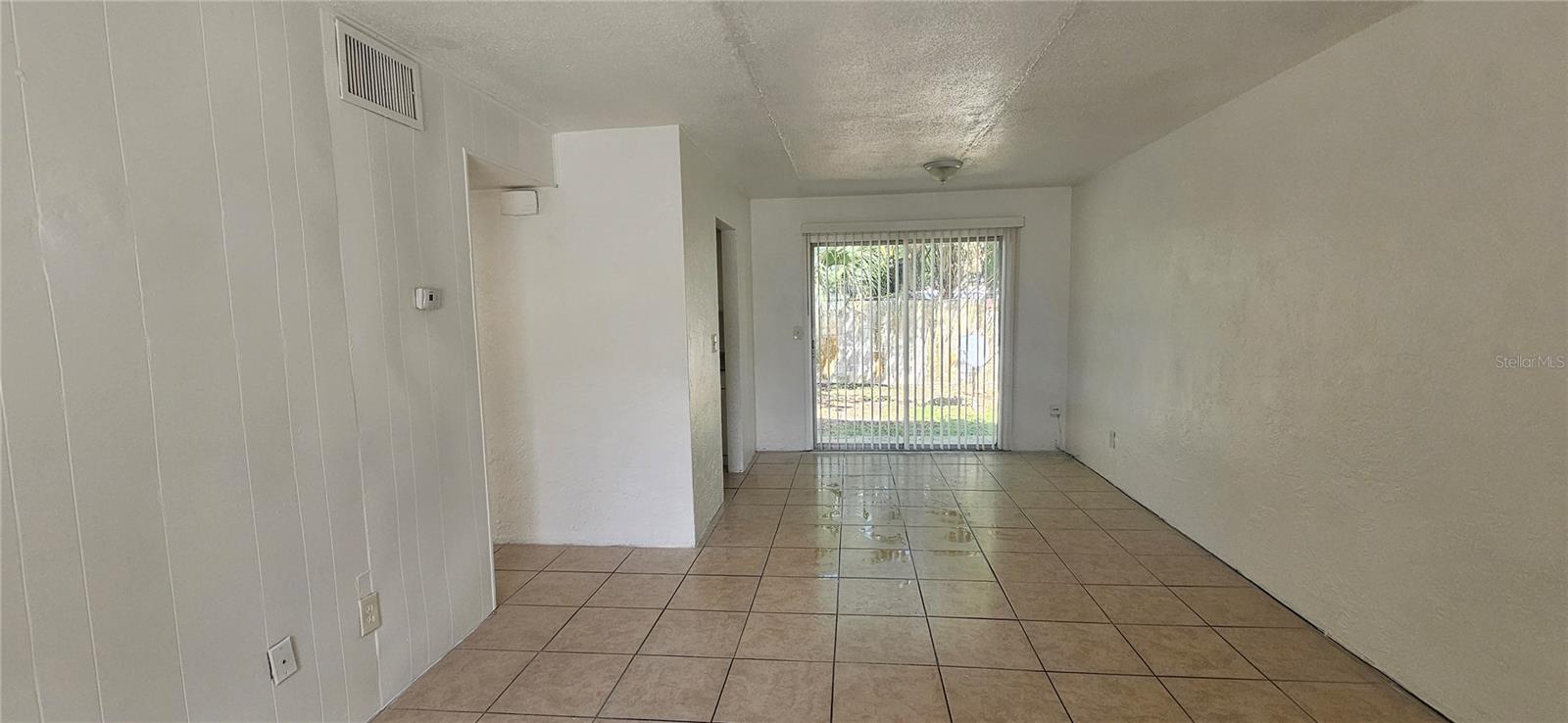 MASON & CARSWELLS HOLLY HILL - Residential Lease