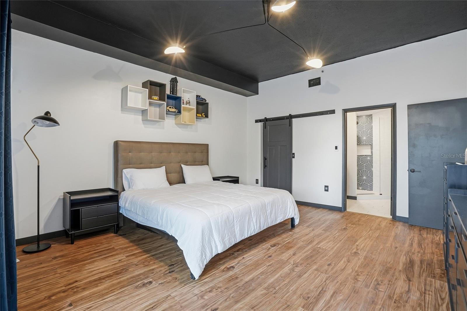 LAKESIDE CROSSING CONDO - Residential