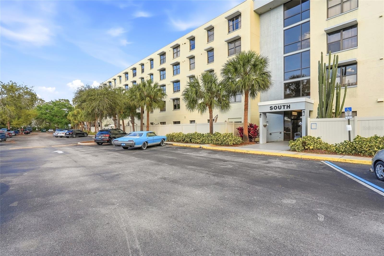 LAKESIDE CROSSING CONDO - Residential