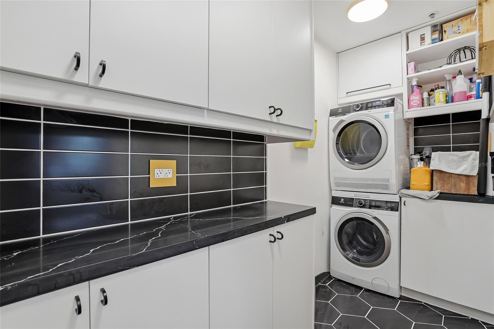 LAKESIDE CROSSING CONDO - Residential