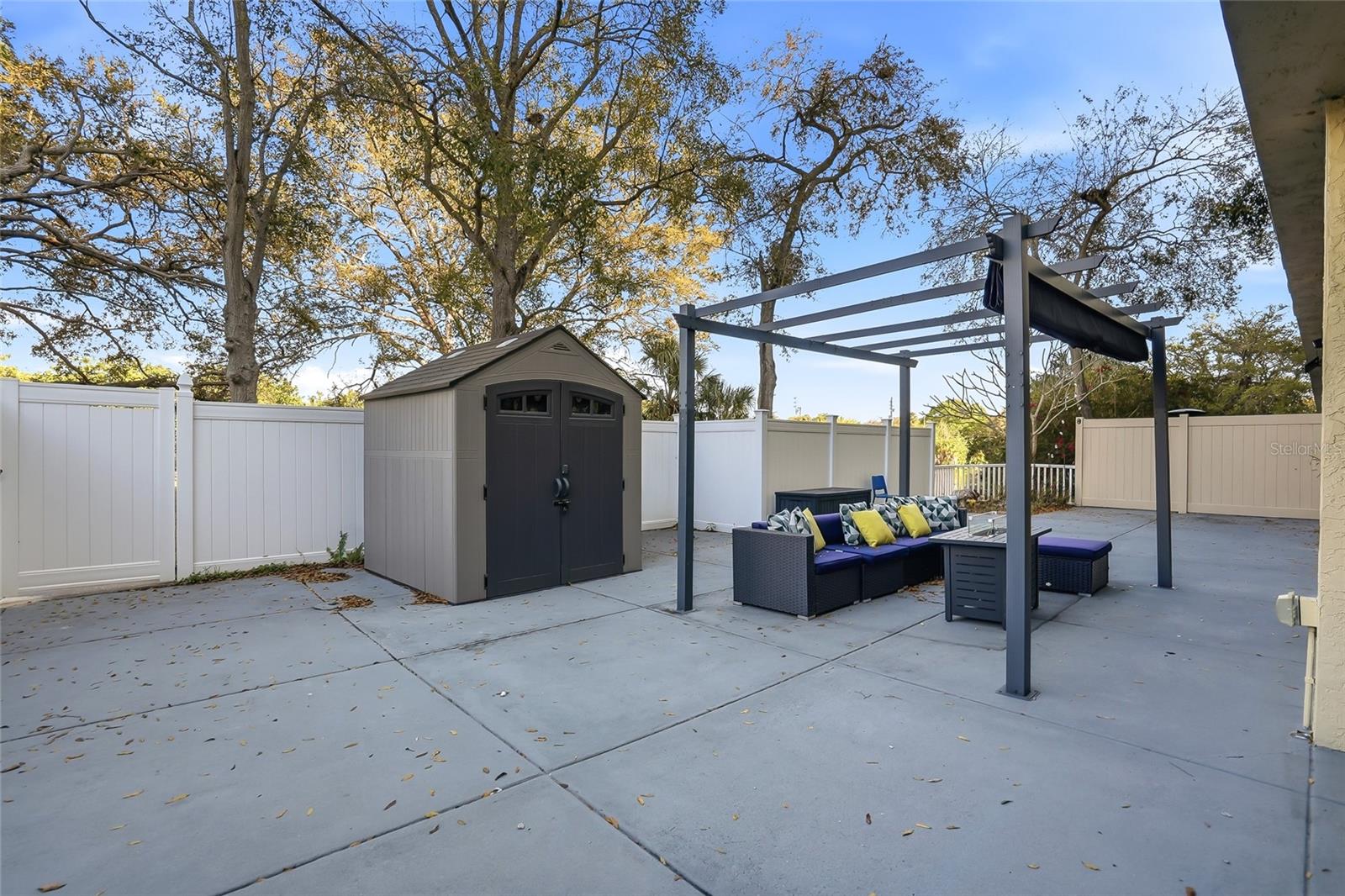 LAKESIDE CROSSING CONDO - Residential