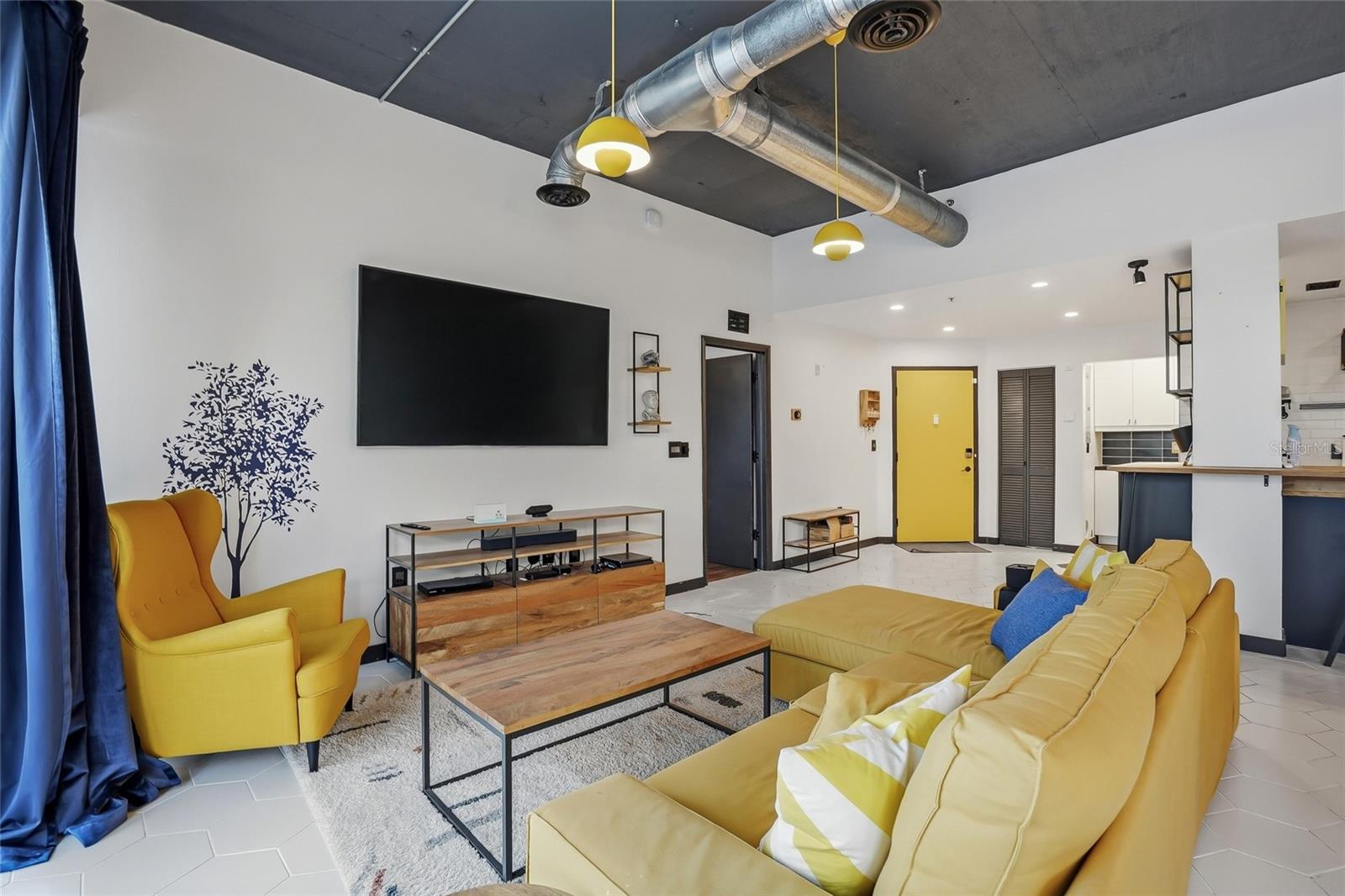 LAKESIDE CROSSING CONDO - Residential