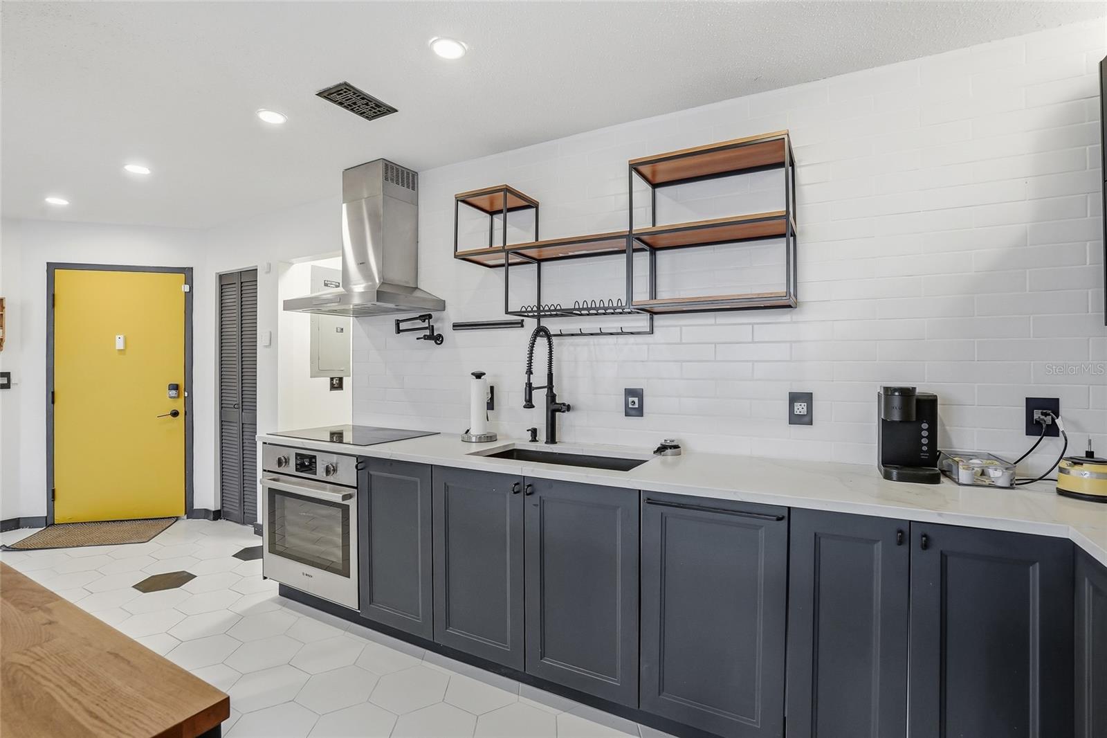 LAKESIDE CROSSING CONDO - Residential