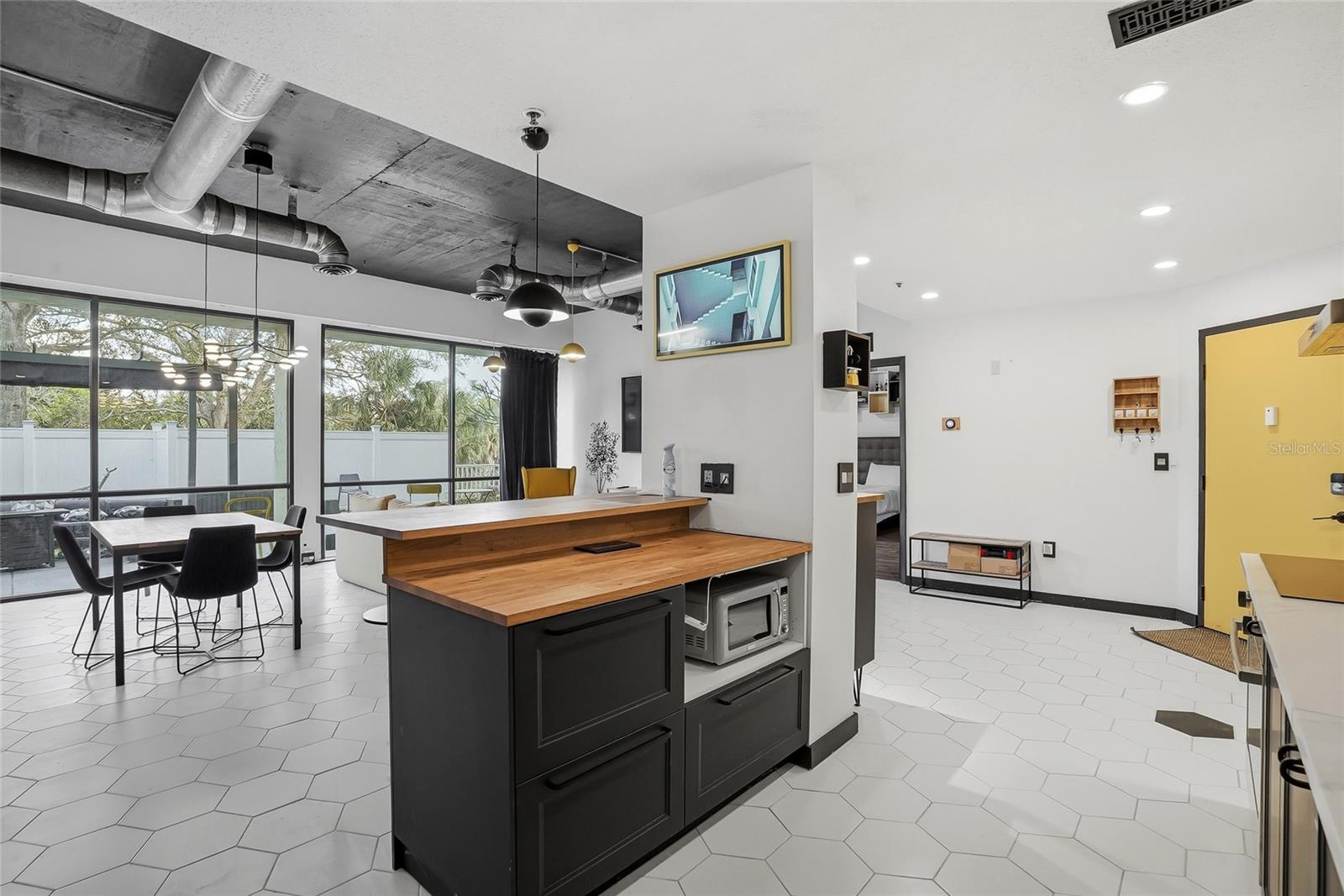 LAKESIDE CROSSING CONDO - Residential