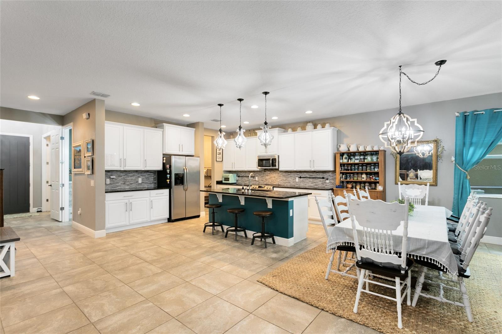 3877 SHORESIDE DRIVE