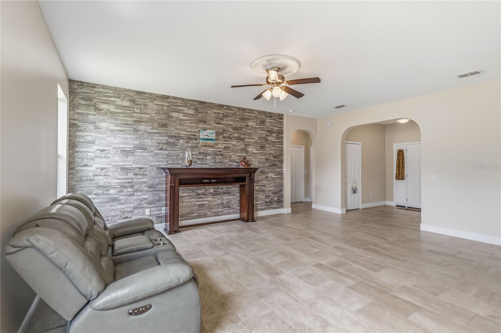 DELTONA LAKES UNIT 07 - Residential