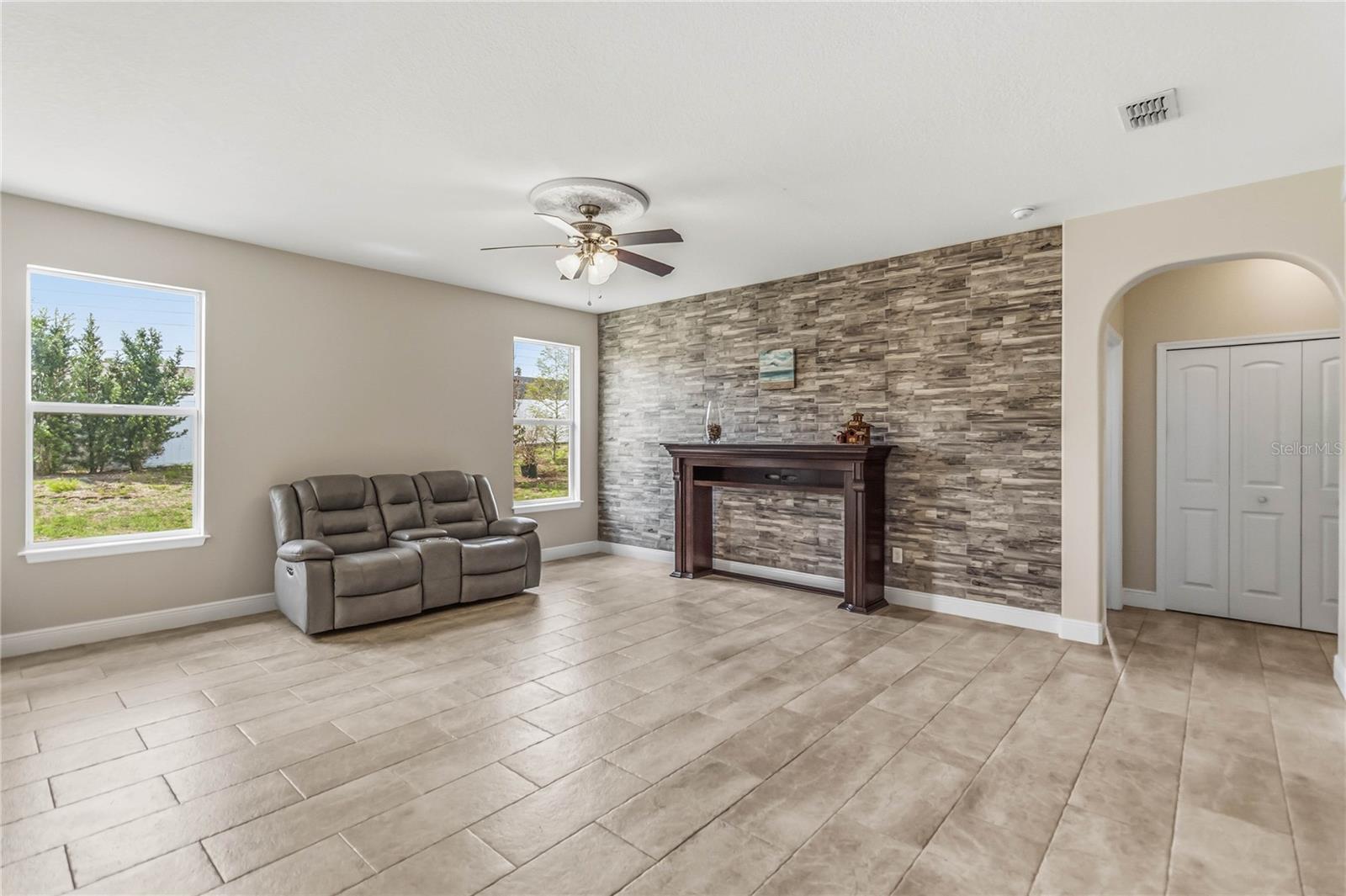 DELTONA LAKES UNIT 07 - Residential