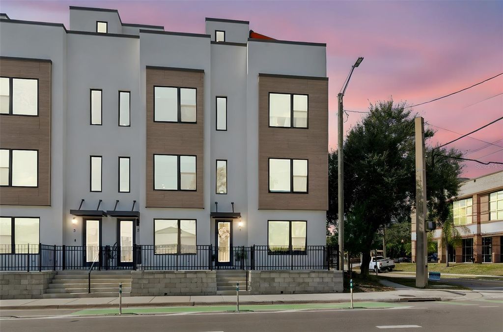 Photo of 2506 W Cleveland Street #1, Tampa, FL 33609 (MLS # TB8468363)