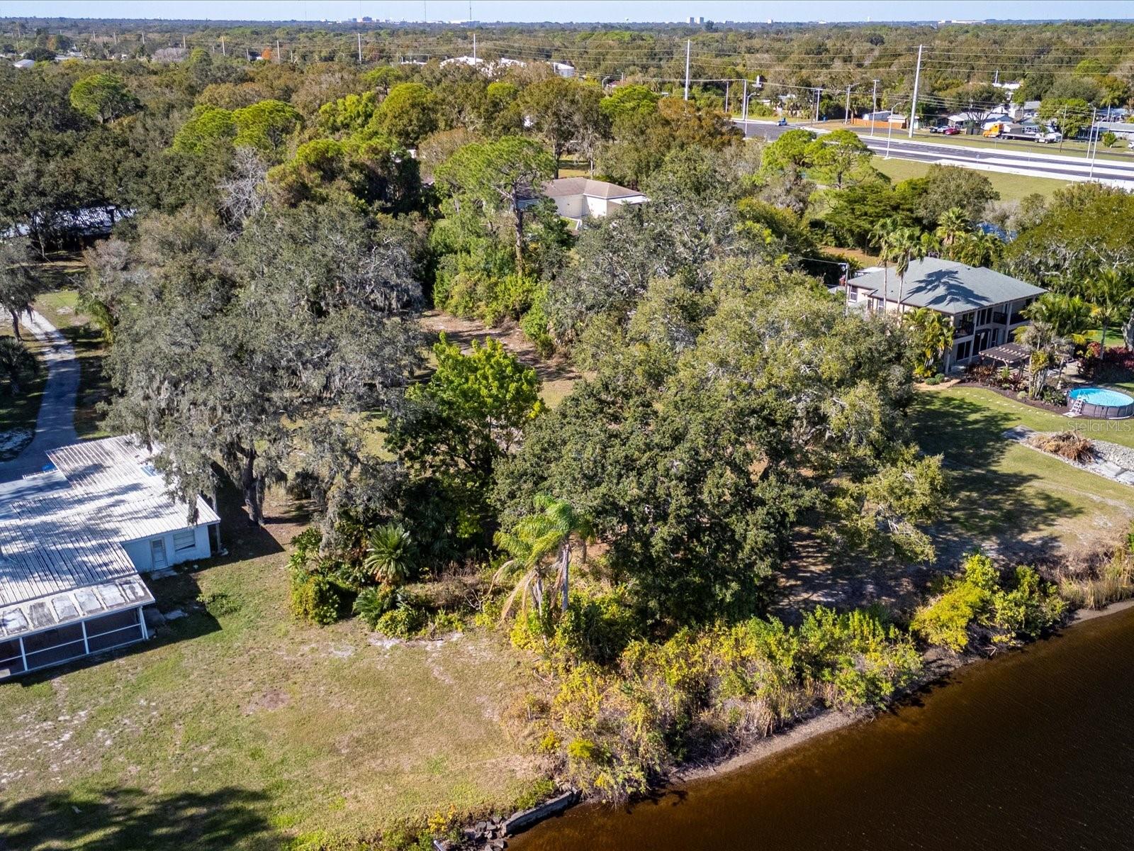 ROYAL PALM GARDENS - Land