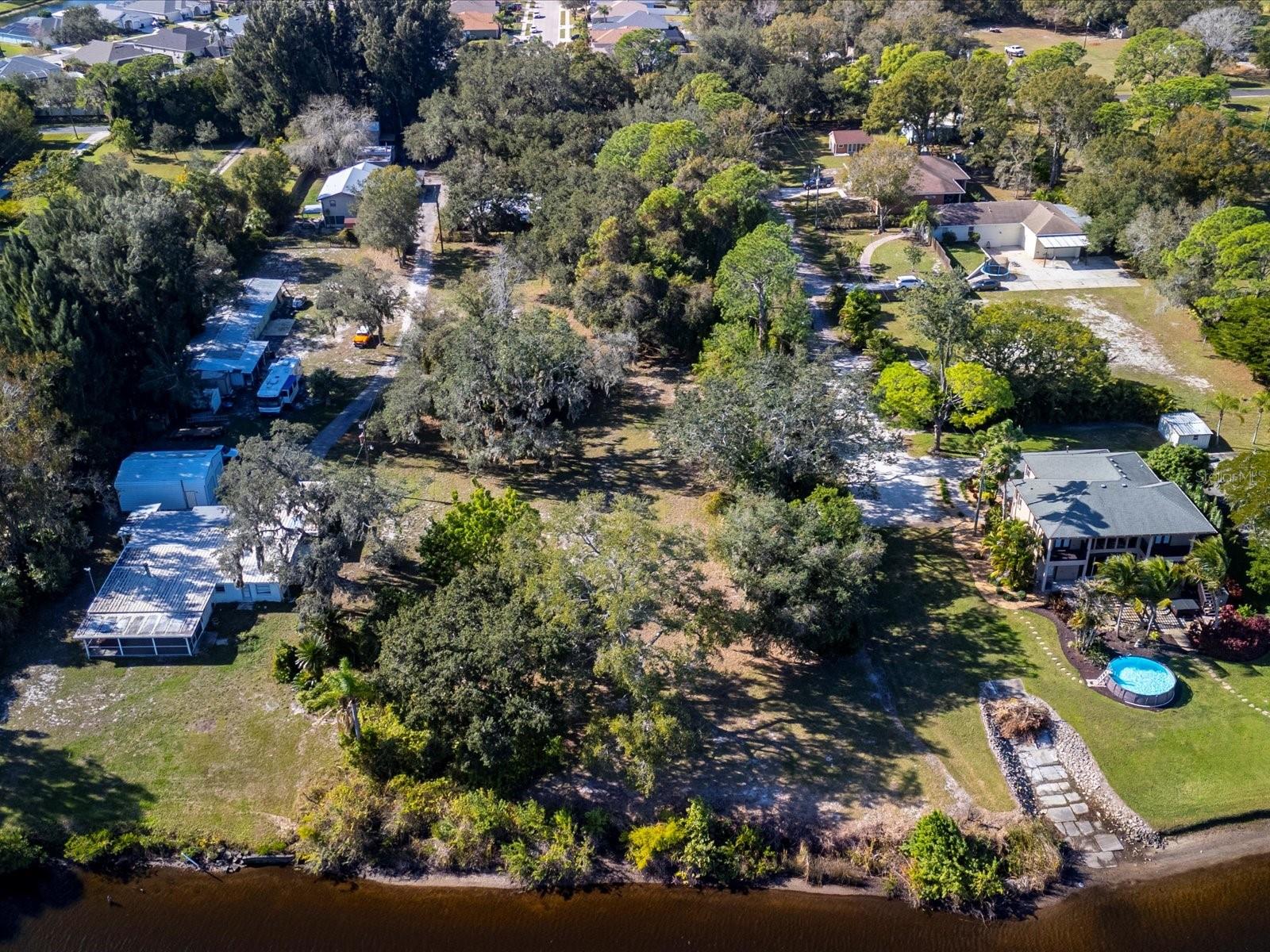 ROYAL PALM GARDENS - Land