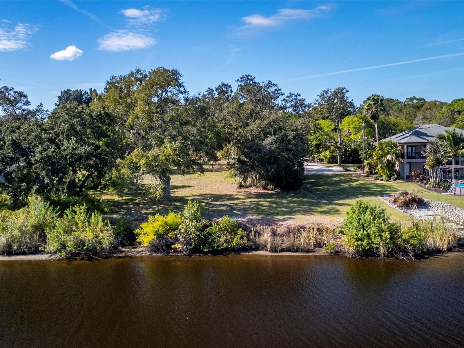 ROYAL PALM GARDENS - Land