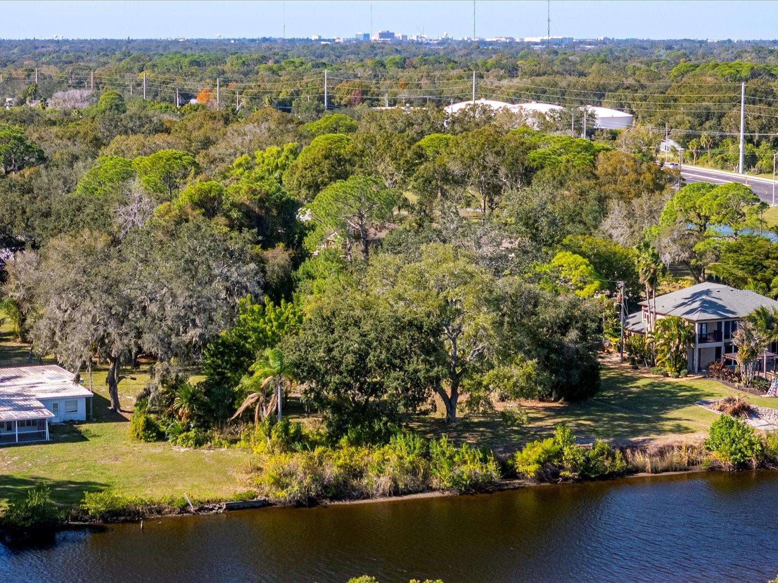 ROYAL PALM GARDENS - Land