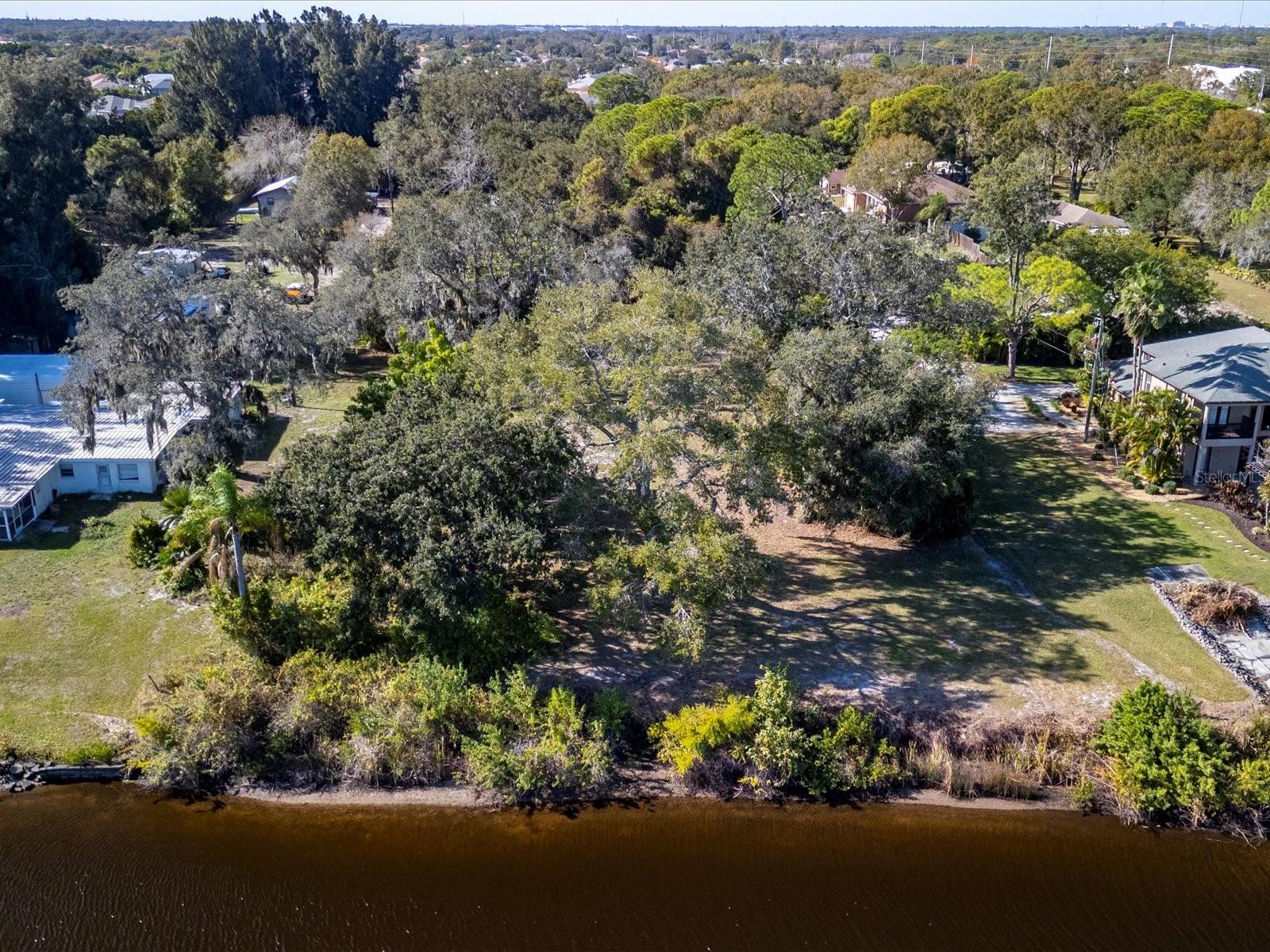 ROYAL PALM GARDENS - Land