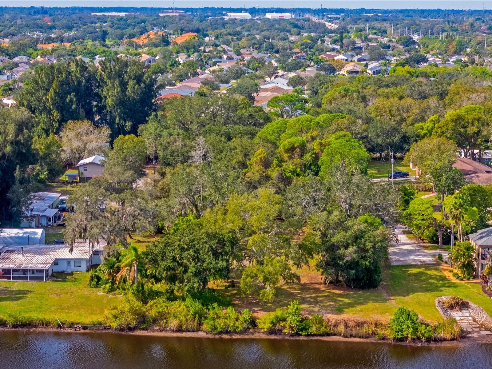 ROYAL PALM GARDENS - Land