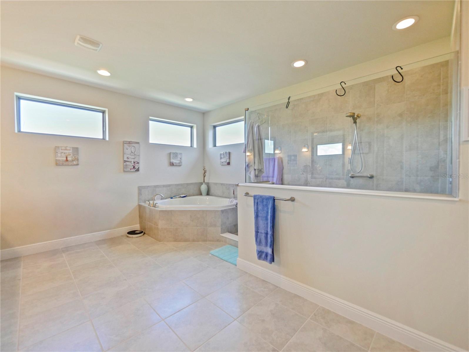 ENCLAVE/VILLAGEWALK PH 3 - Residential