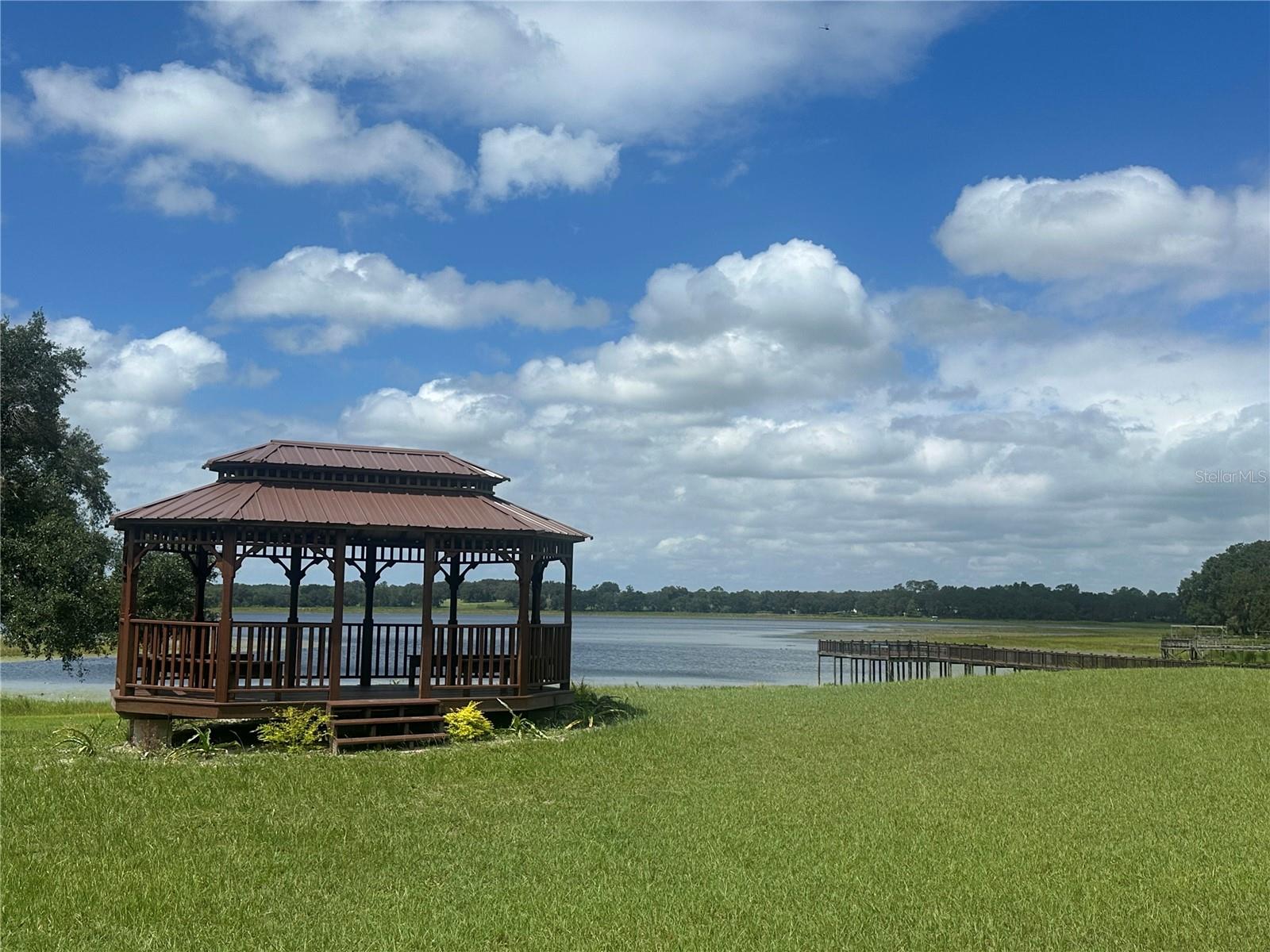 RAINBOW LAKES ESTATE - Land