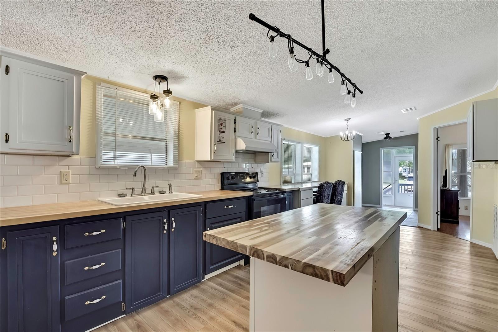 BUENA VISTA MANOR - Residential