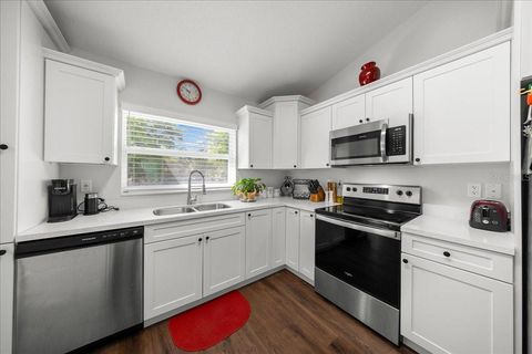 Tiny photo for 8 Guava Pass Trail, Ocklawaha, FL 32179 (MLS # G5110524)