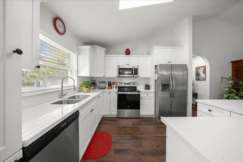 Tiny photo for 8 Guava Pass Trail, Ocklawaha, FL 32179 (MLS # G5110524)