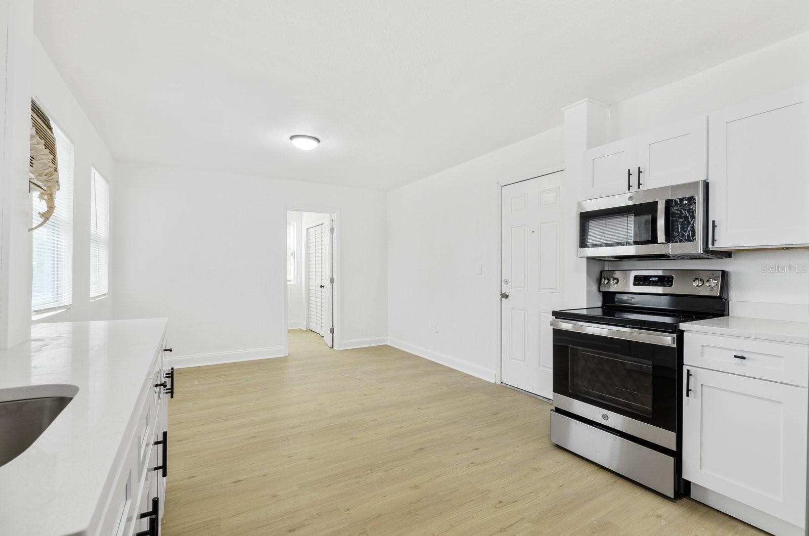 LA PLAZA - Residential Income