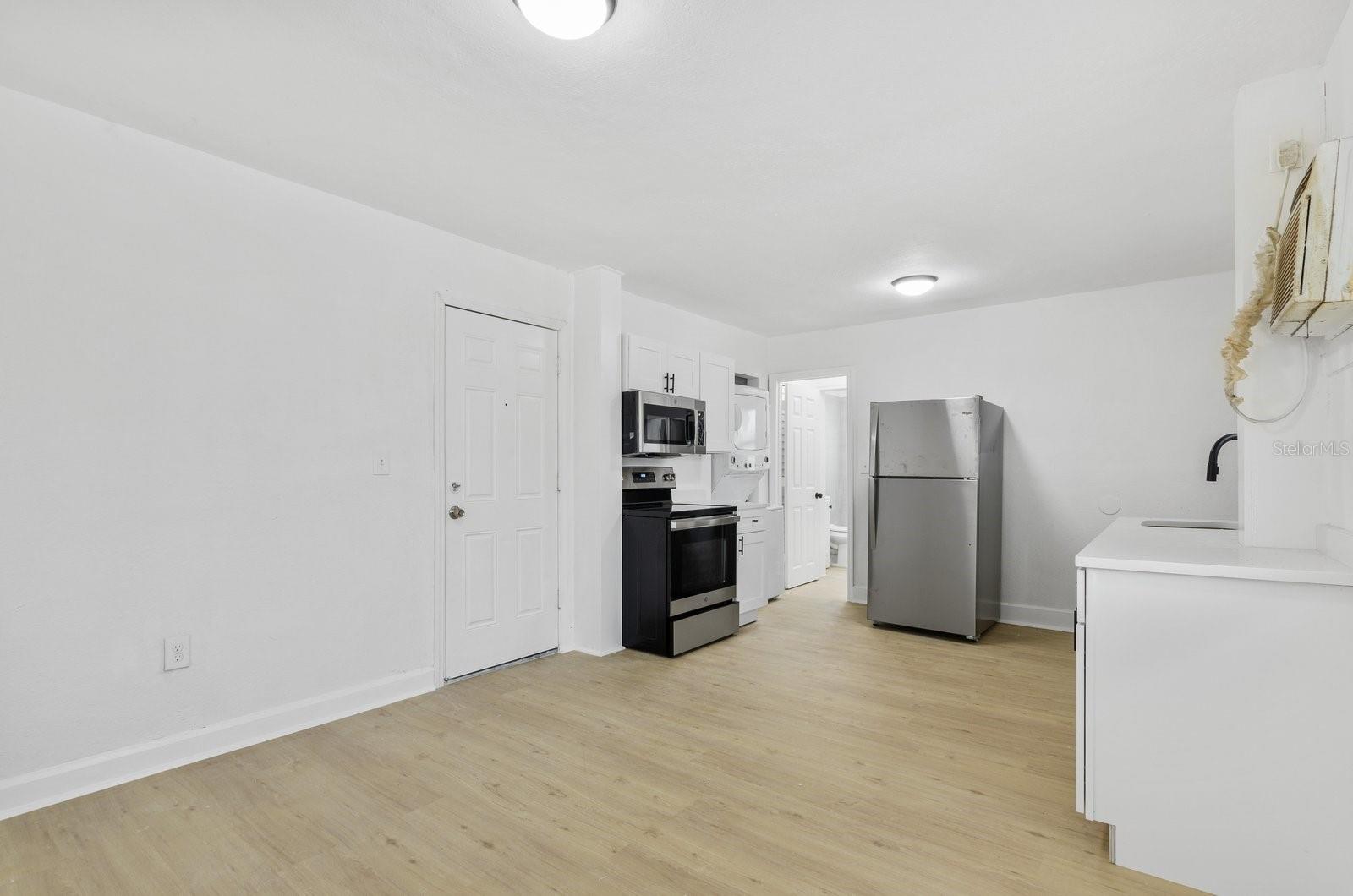 LA PLAZA - Residential Income