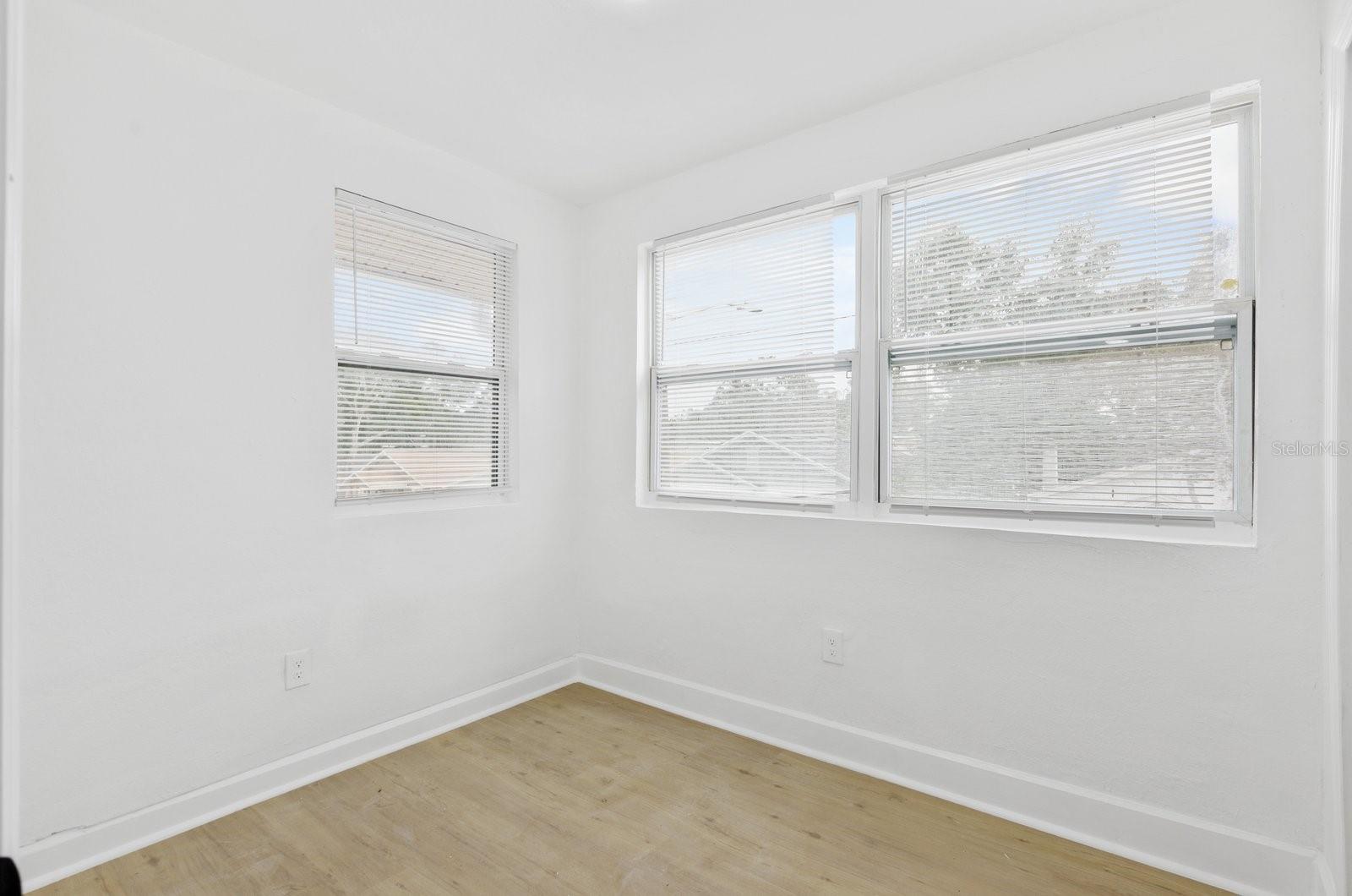 LA PLAZA - Residential Income