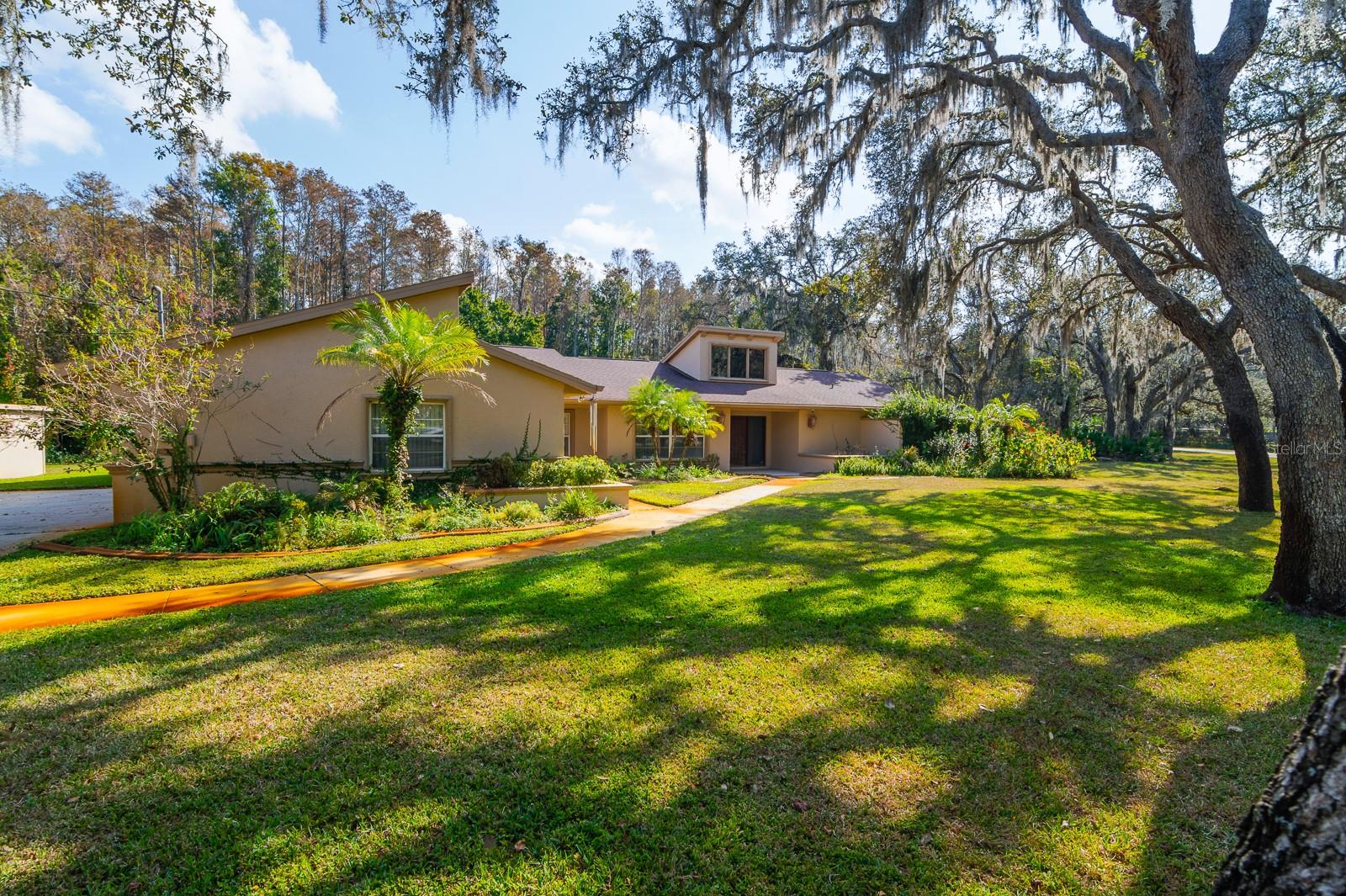 GOLDEN ACRES - Residential Lease