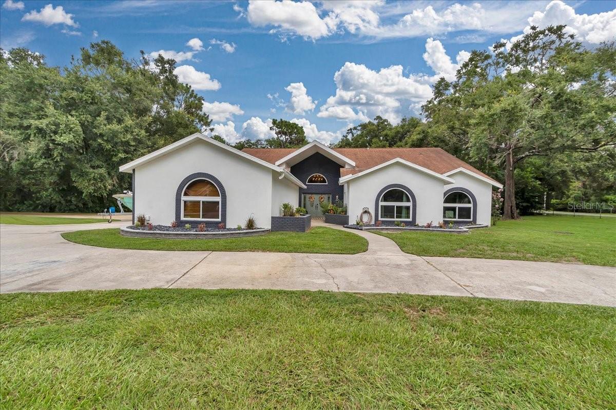 This property could be a perfect blend of comfort, space, and freedom in a desirable location! This property is In Timberland Estates and is often known for its peaceful suburban feel and proximity to natural attractions. You might find nearby parks, hiking trails, and recreational opportunities that highlight the area’s natural beauty. The four bedrooms have plenty of space for family members or guests, with the master suite likely having an en-suite bathroom for added convenience. The open layout of the living areas can provide a welcoming atmosphere for gatherings, and features like a modern kitchen with updated appliances could enhance the experience. With three full bathrooms and an additional half bath, there’s no shortage of convenience for family and visitors. This setup can help ease the morning rush and provide more privacy. The 1.27-acre lot allows for a variety of outdoor activities. You could create a beautiful garden, set up a playground, or even have space for recreational vehicles. The fully fenced yard can also be a great feature for those with pets, ensuring they have a safe area to roam. The absence of a homeowners association means you have more freedom regarding property upkeep and modifications, which can be particularly appealing for those who value autonomy in homeownership. With a spacious lot and no HOA restrictions, you can customize the property to fit your lifestyle, whether that’s adding a pool, a workshop, or landscaping features.