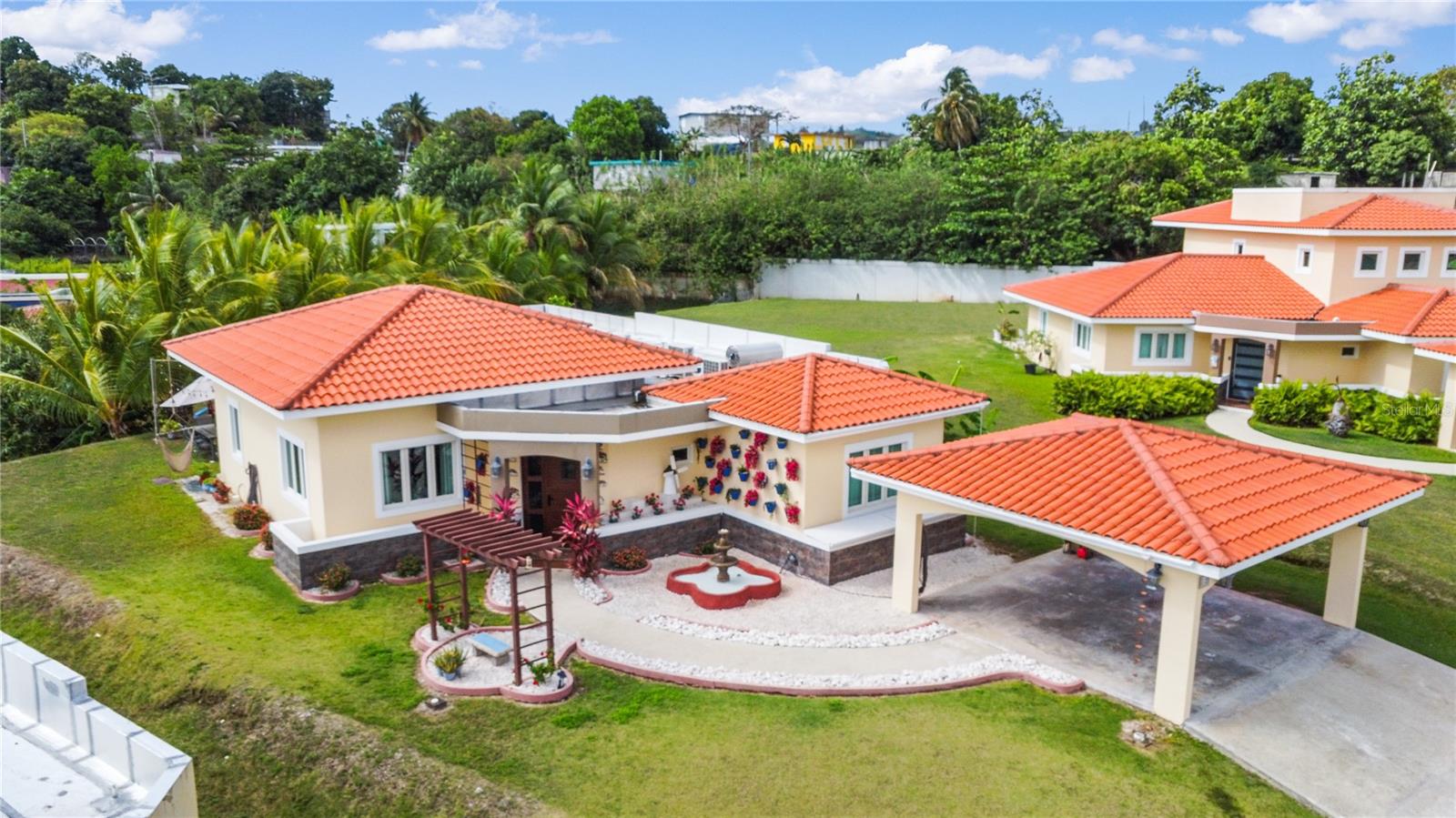 THE VIEWS - Residential