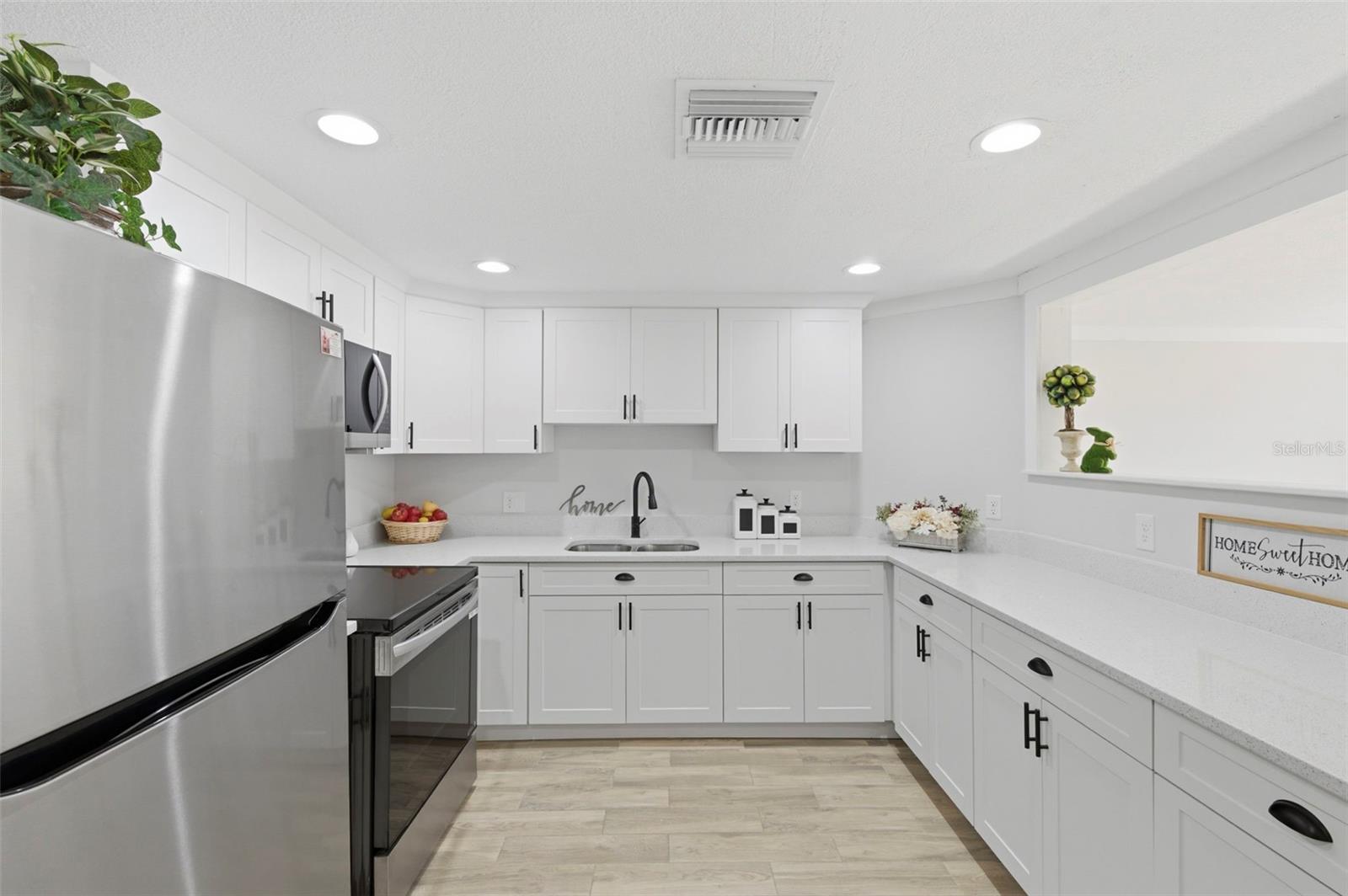 HOLIDAY HILLS - Residential