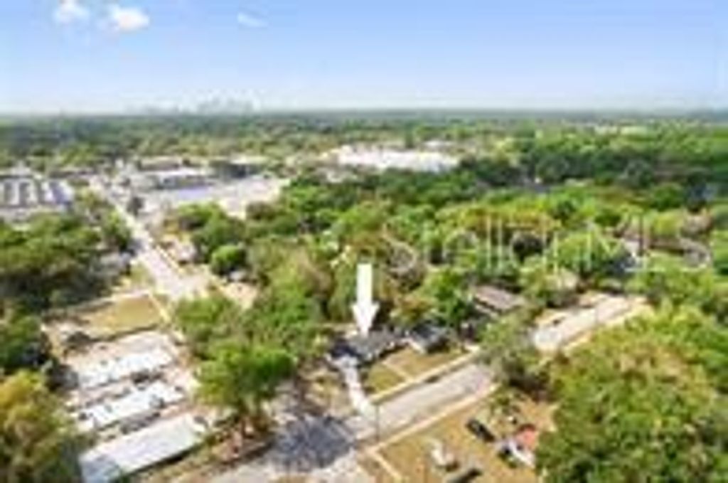 Photo of 1923 E Henry Avenue, Tampa, FL 33610 (MLS # TB8436891)