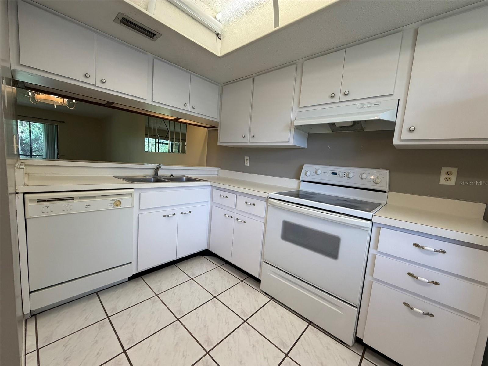 EAST LAKE WOODLANDS CONDO - Residential Lease