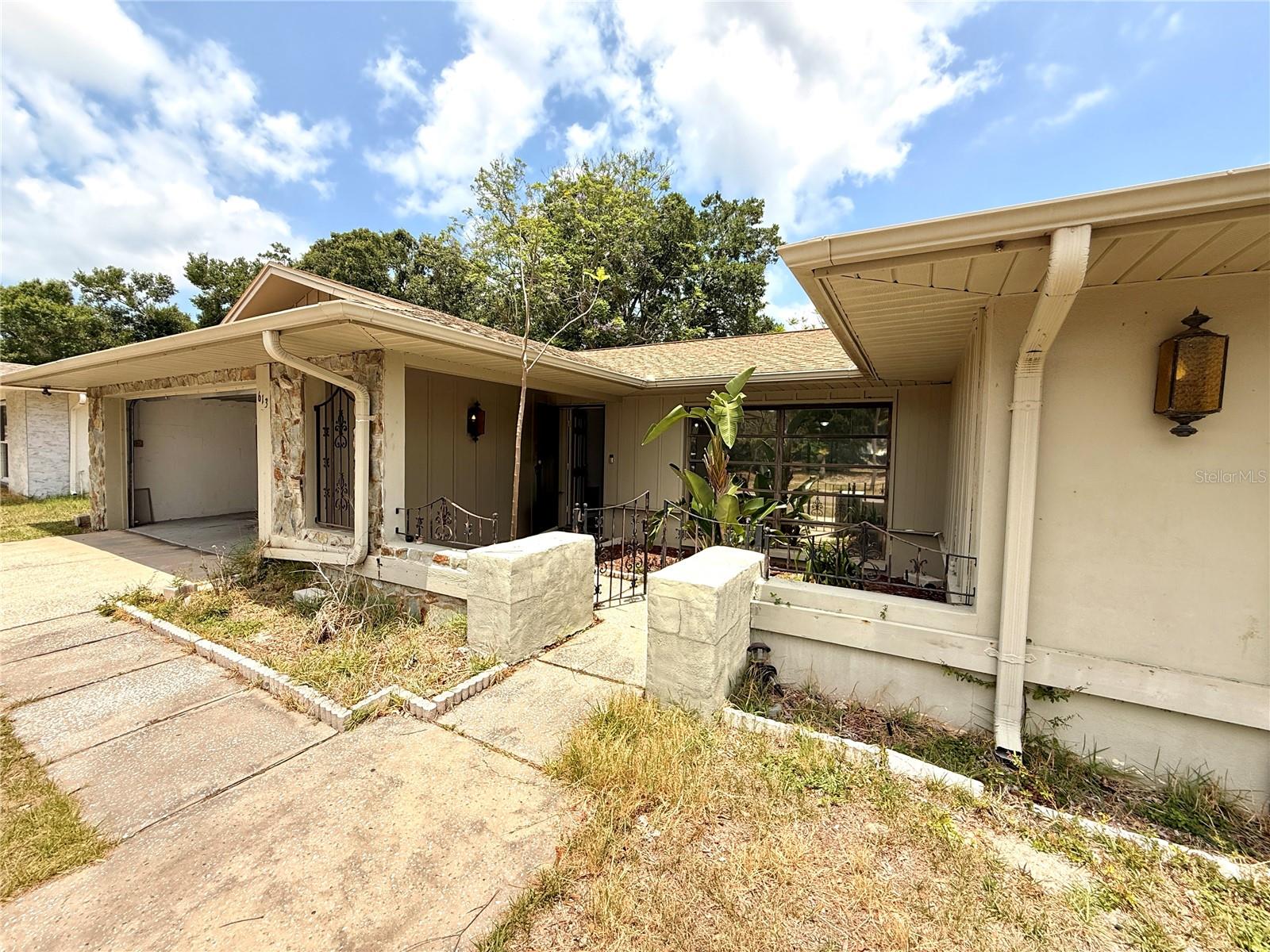 613 SANDY HOLLOW RD